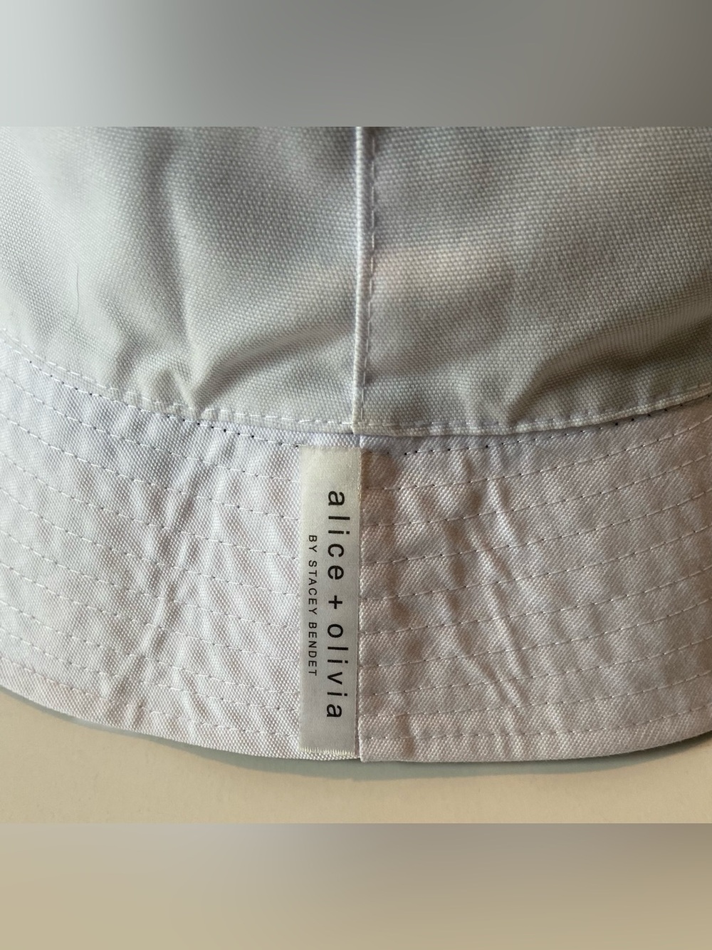 Alice + Olivia Reversible Bucket Hat Black with Daisy Print / Solid White NEW - Picture 4 of 7